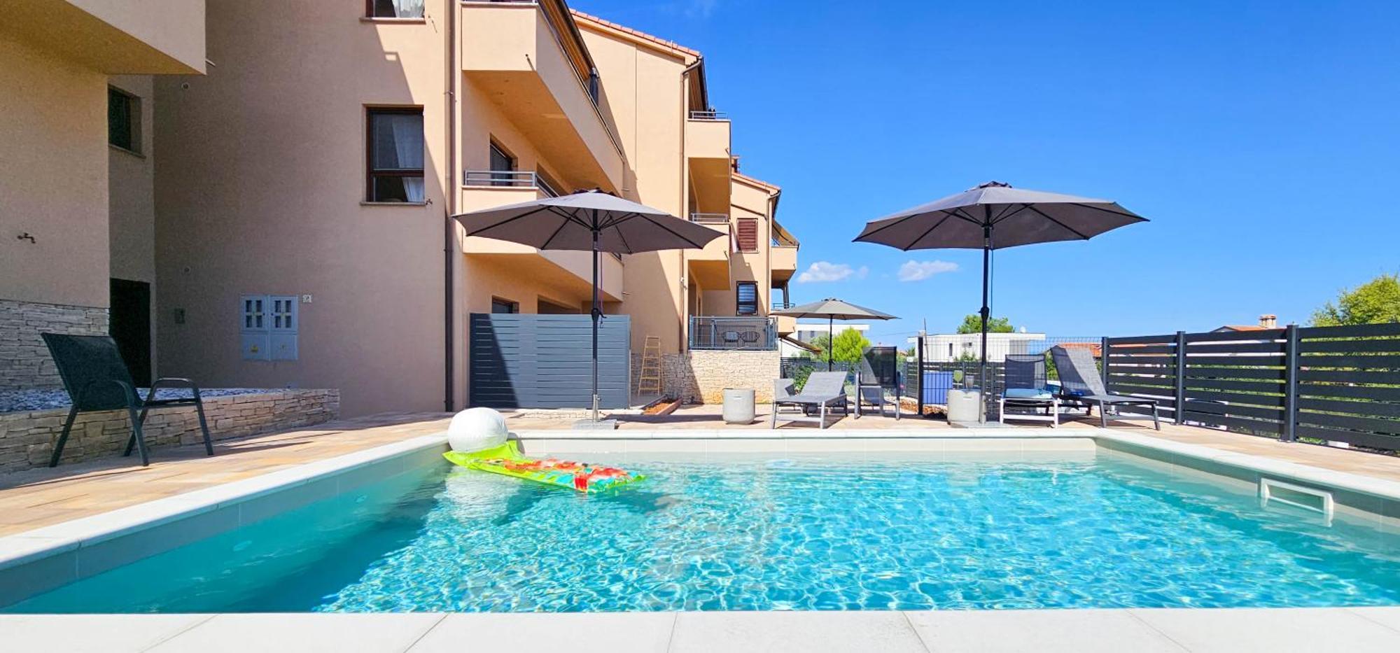 Apartment Bluemare With Shared Pool Liznjan Exterior photo